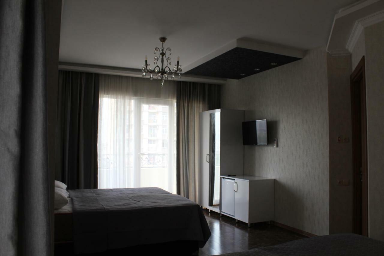 Hotel Union Batumi Esterno foto